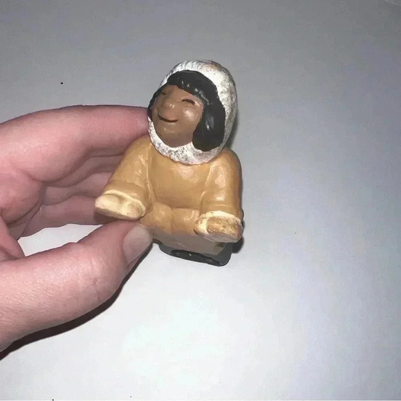 Eskimo Figurines Set Of 3 In Great Condition! Vintage Inuit - Picture 5 of 13